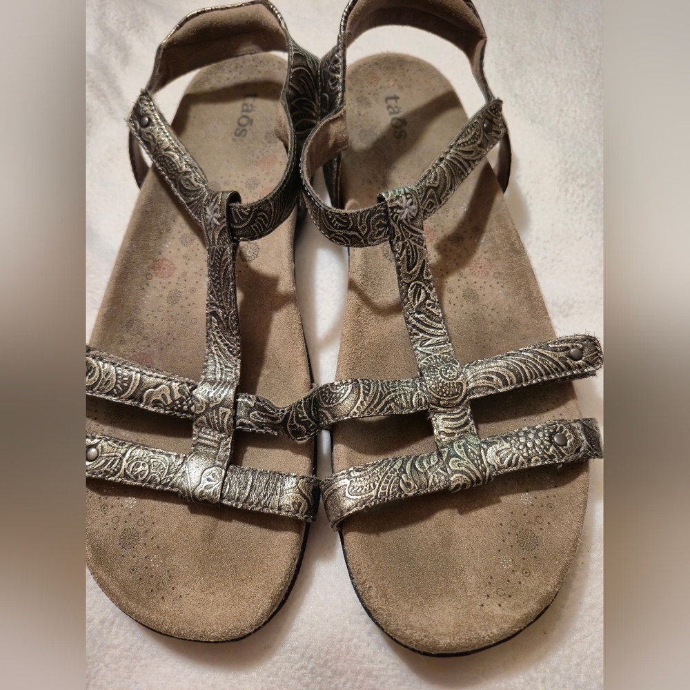 Taos Footwear Women's Silver Patterned Sandals. View shoe details - Picture 4 of 10
